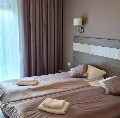 Czarna Gora B11 * Sienna (Klodzko)